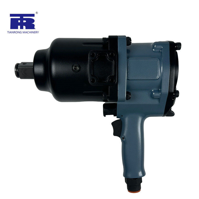 Kunci dampak udara pneumatik ergonomis dengan drive 1 inci dan torsi maksimum 2900 N.m